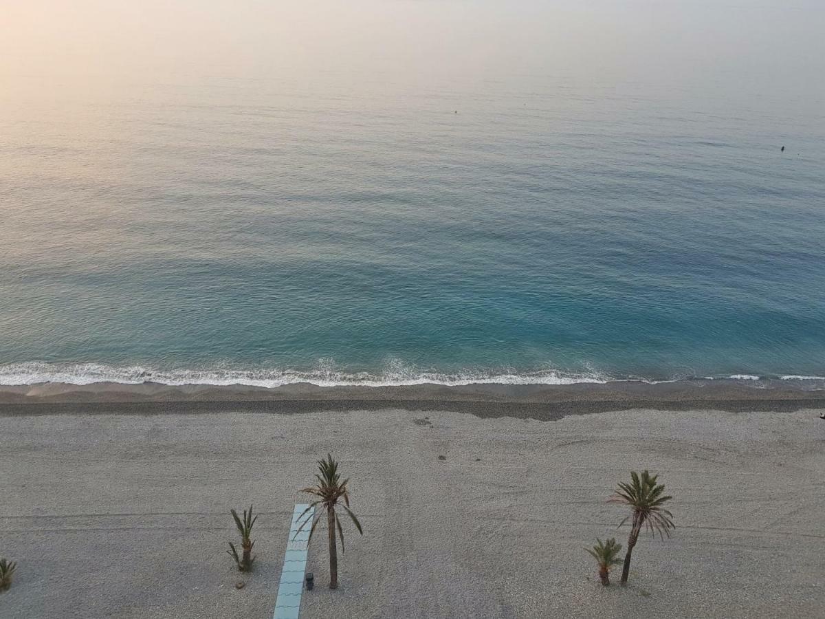 Atico En Almunecar. Primera Linea De Playa Con Vistas Espectaculares Dış mekan fotoğraf
